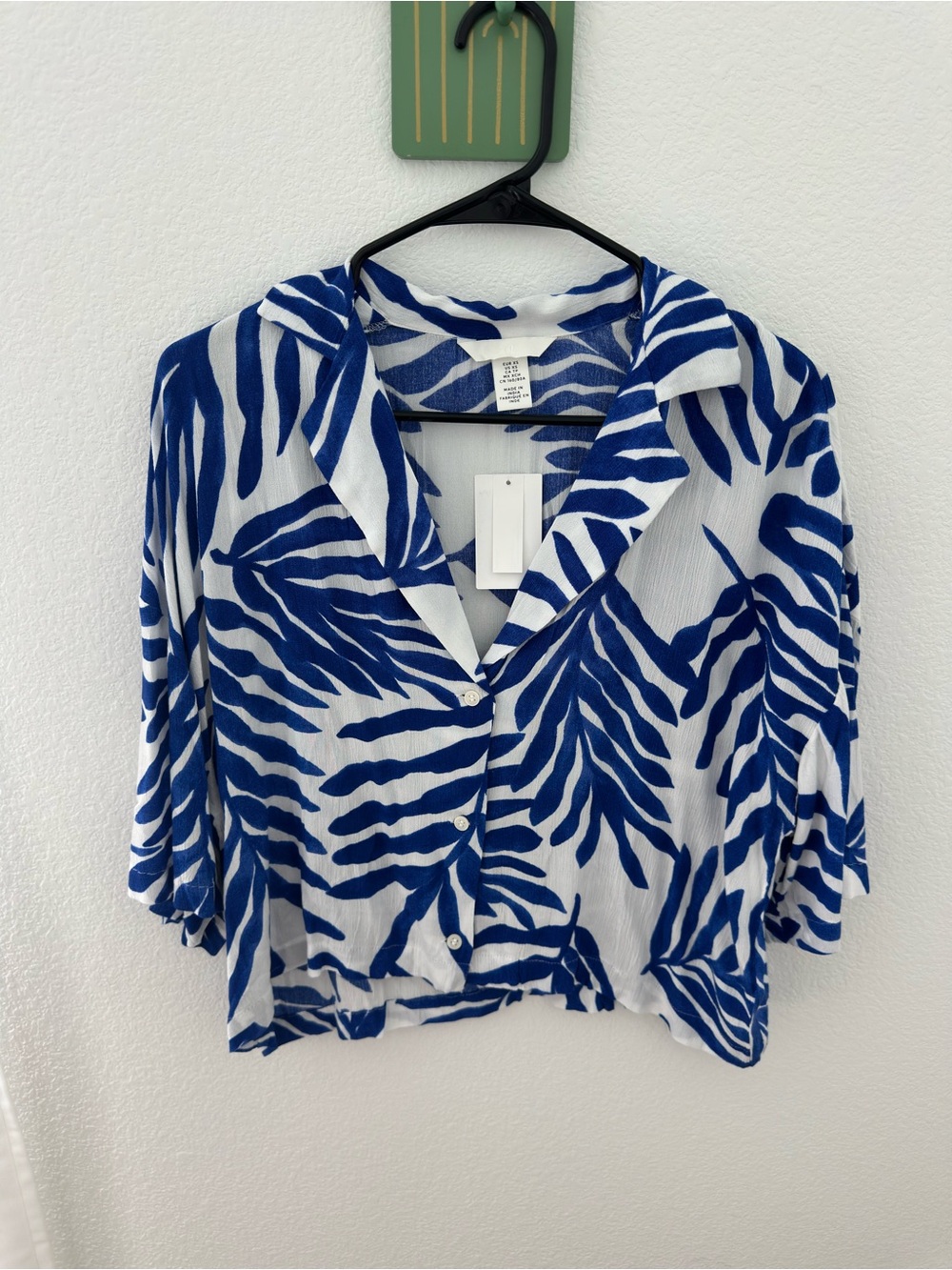 H&M cropped shirt lightweight